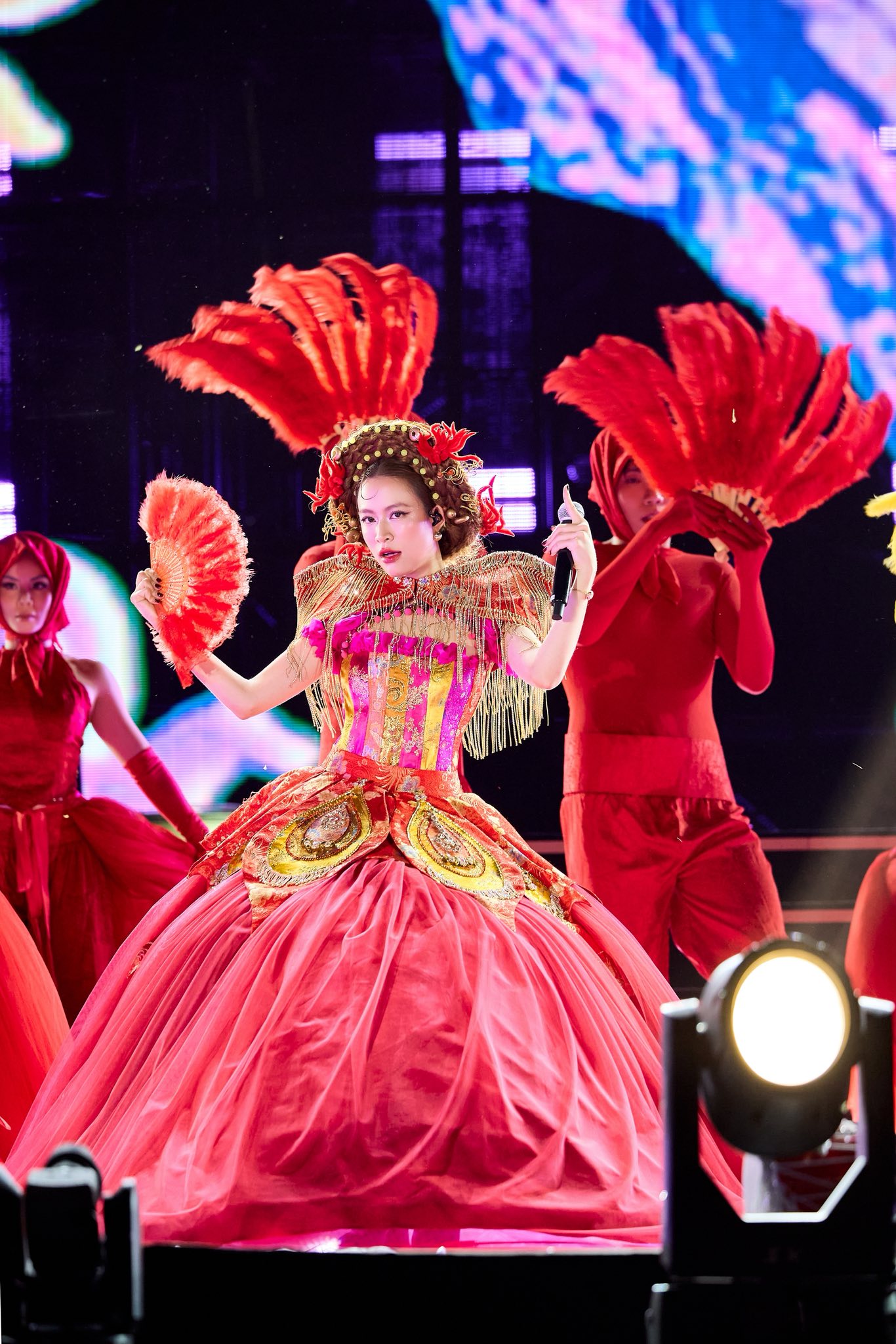 52992505813179200230297618646873971553070001n