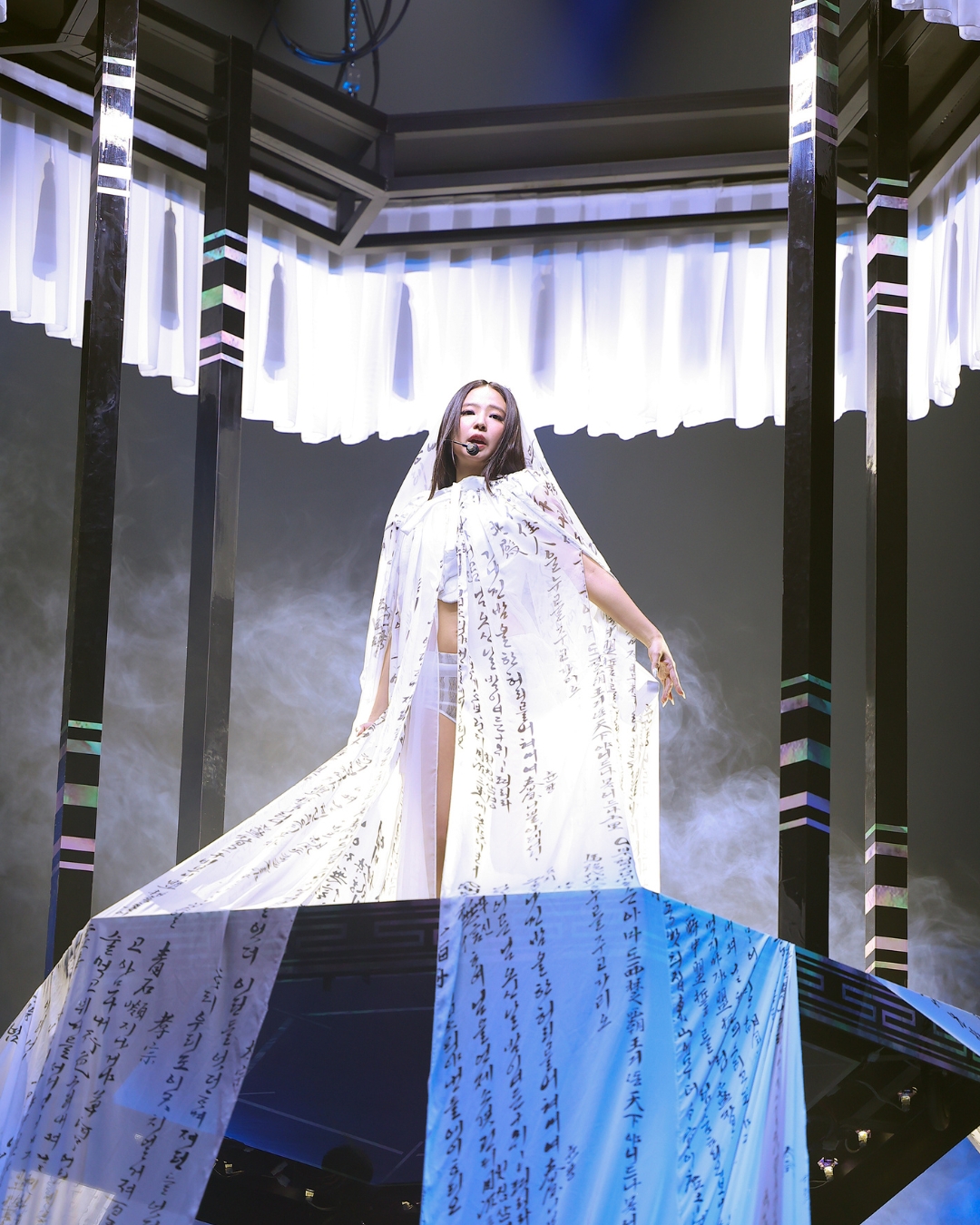 bzvn jennie mma 2025 melon music awards trang phuc trinh dien outfit leje00006