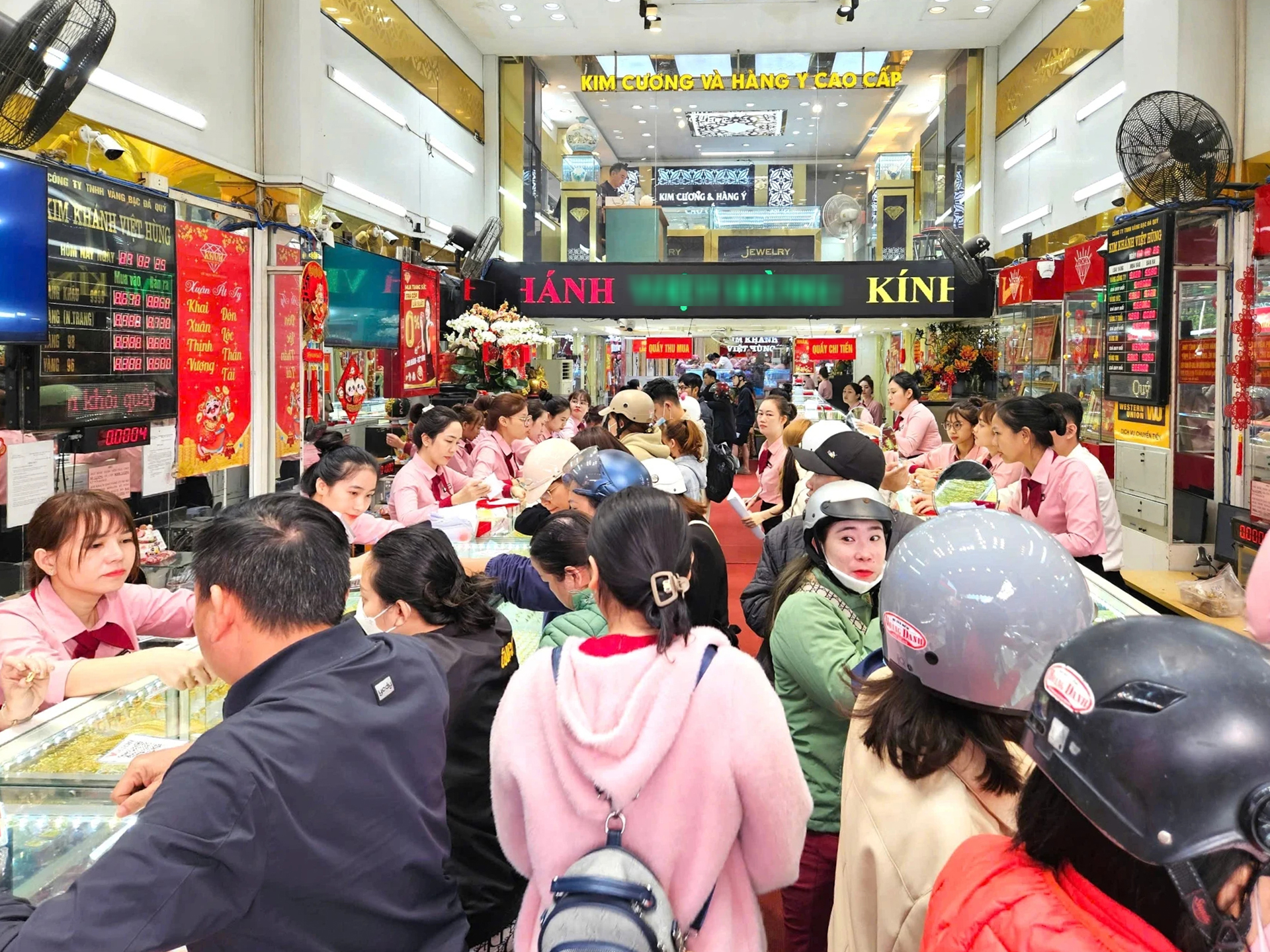 tiem vang ngay via than tai 1 1000 copy