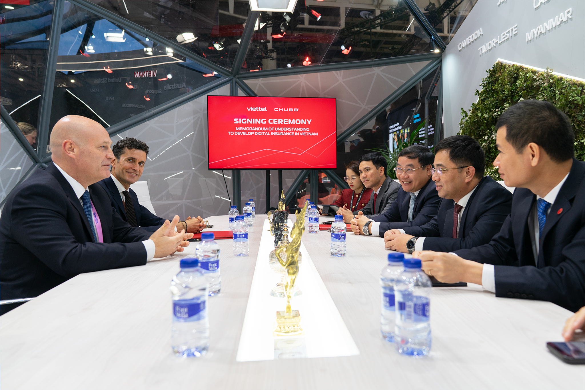 anh 1 viettel digital ky ket hop tac chubb mwc barcelona 2026 3