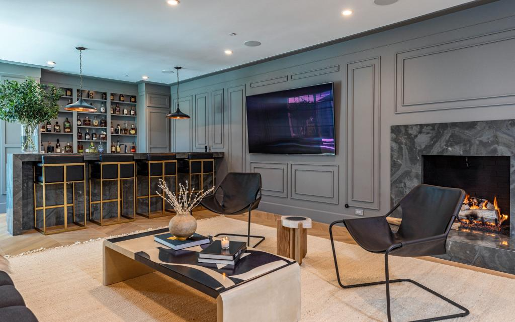 five bedroom home includes seven 10