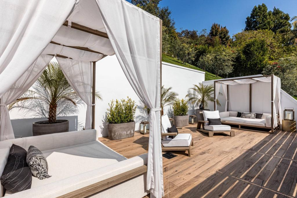 five bedroom home includes seven 16