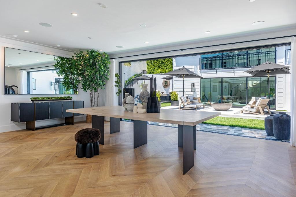 five bedroom home includes seven 7