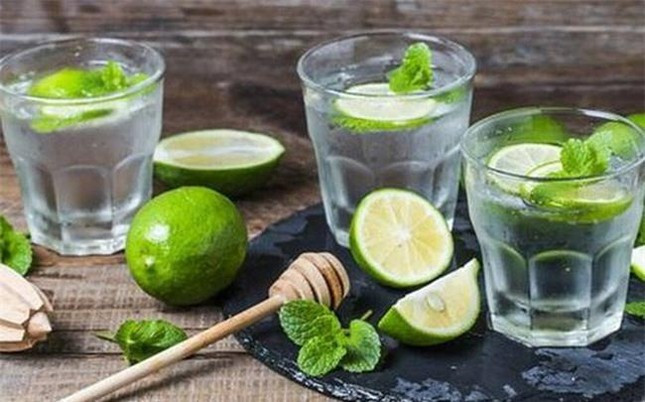 benh nhan gut uong nuoc chanh y duoc thai nguyen3