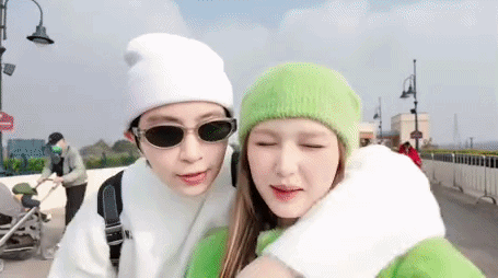 snaptikvn23u8f ezgifcom crop