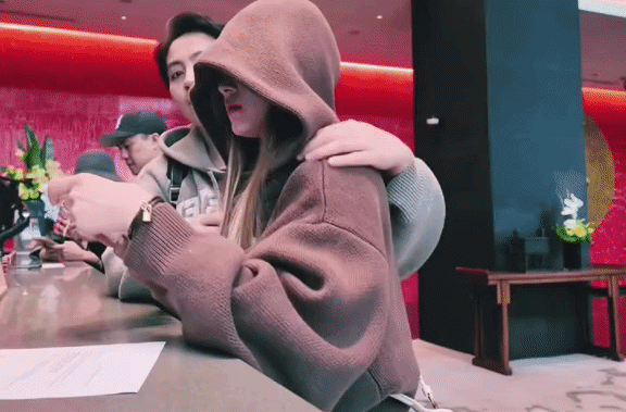 snaptikvnapi8l ezgifcom crop