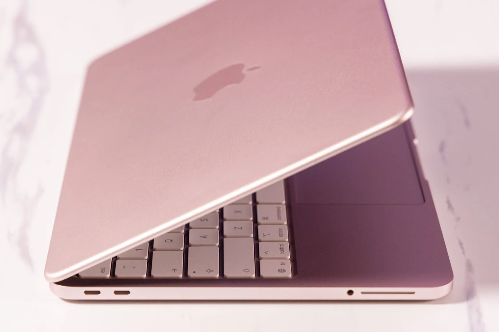 macbook neo review 08 1600x1067