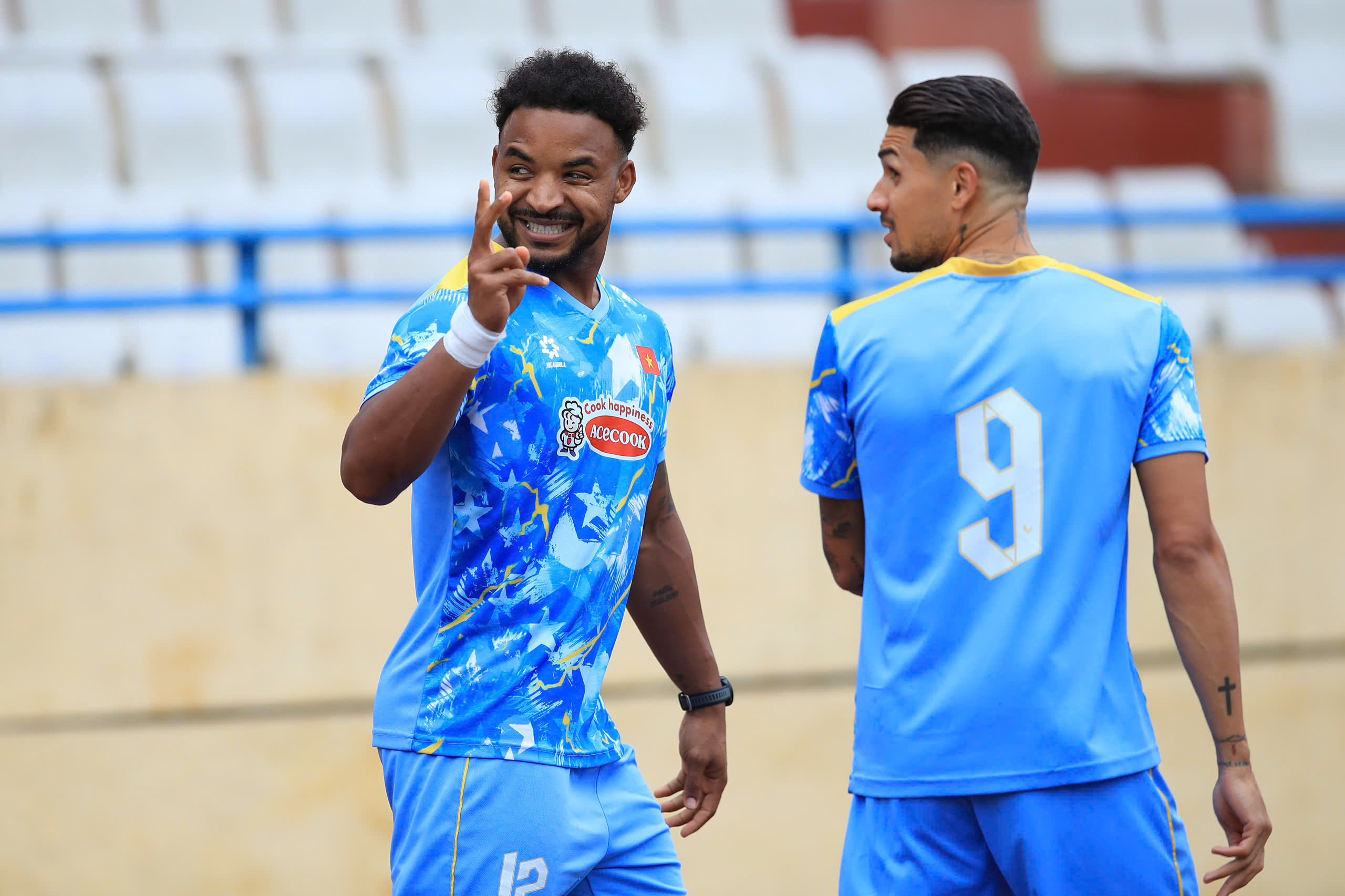 1084949519247874308 10