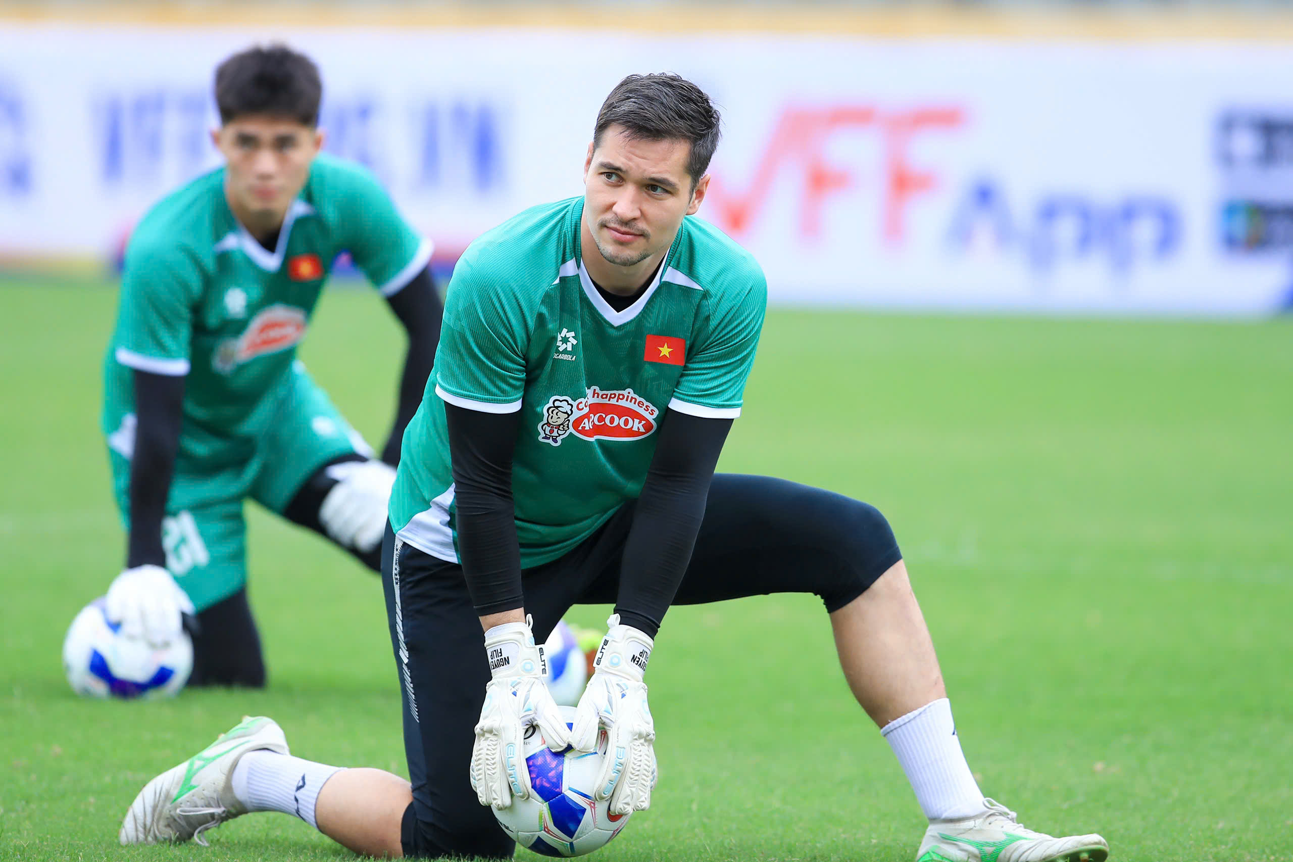 1464475720763315165 2