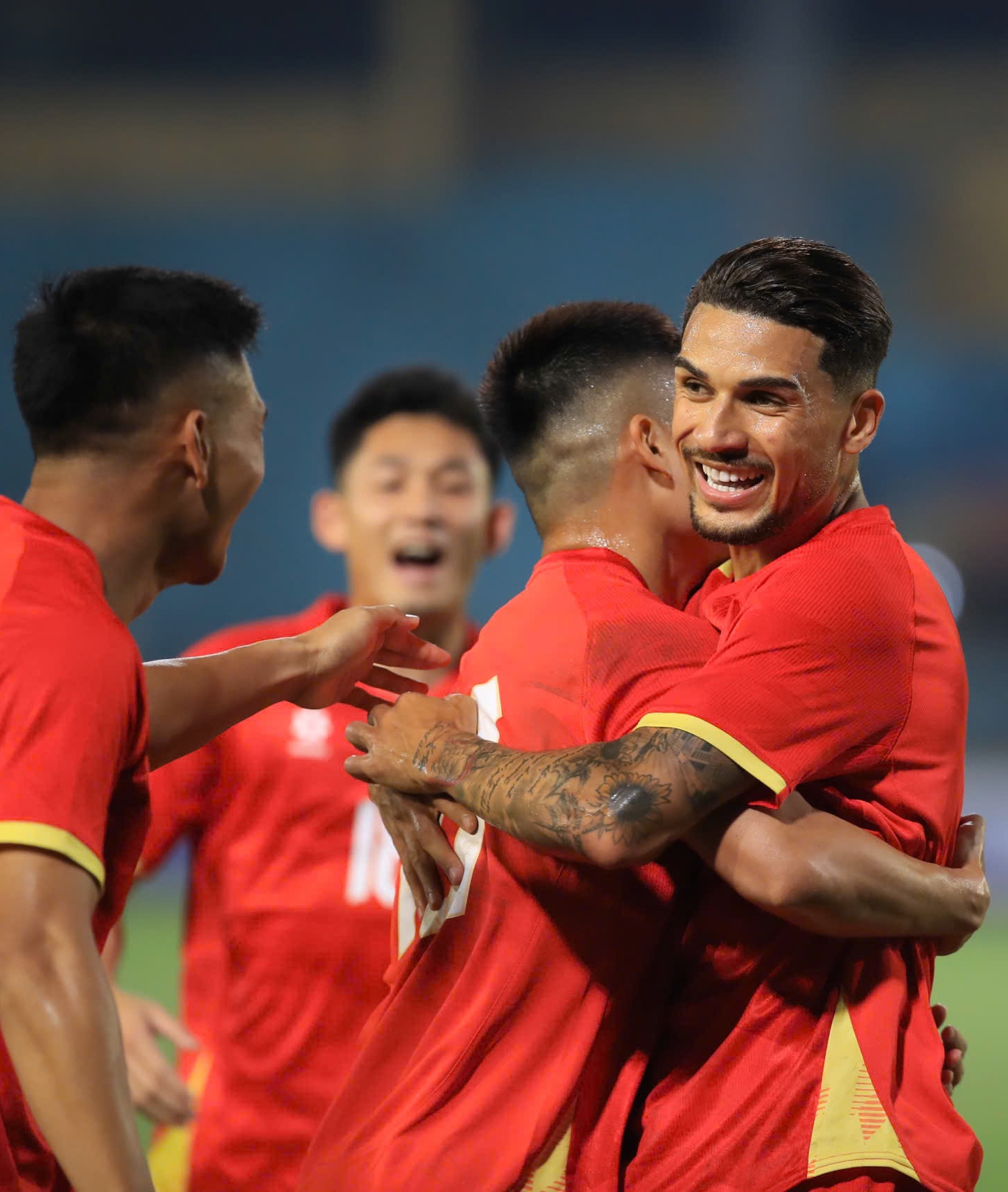 1558144423440701664 12