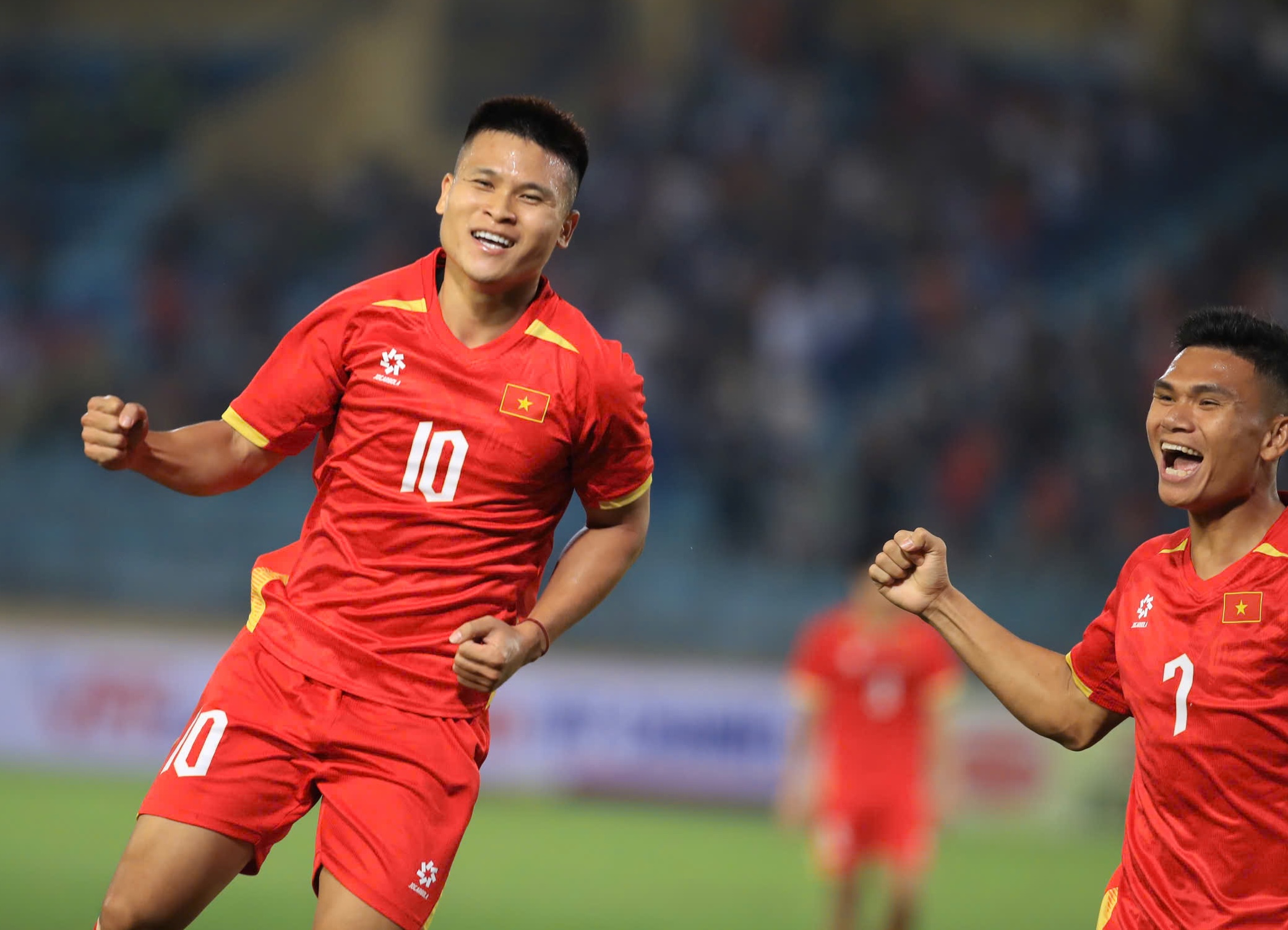 1558144423440701664 2