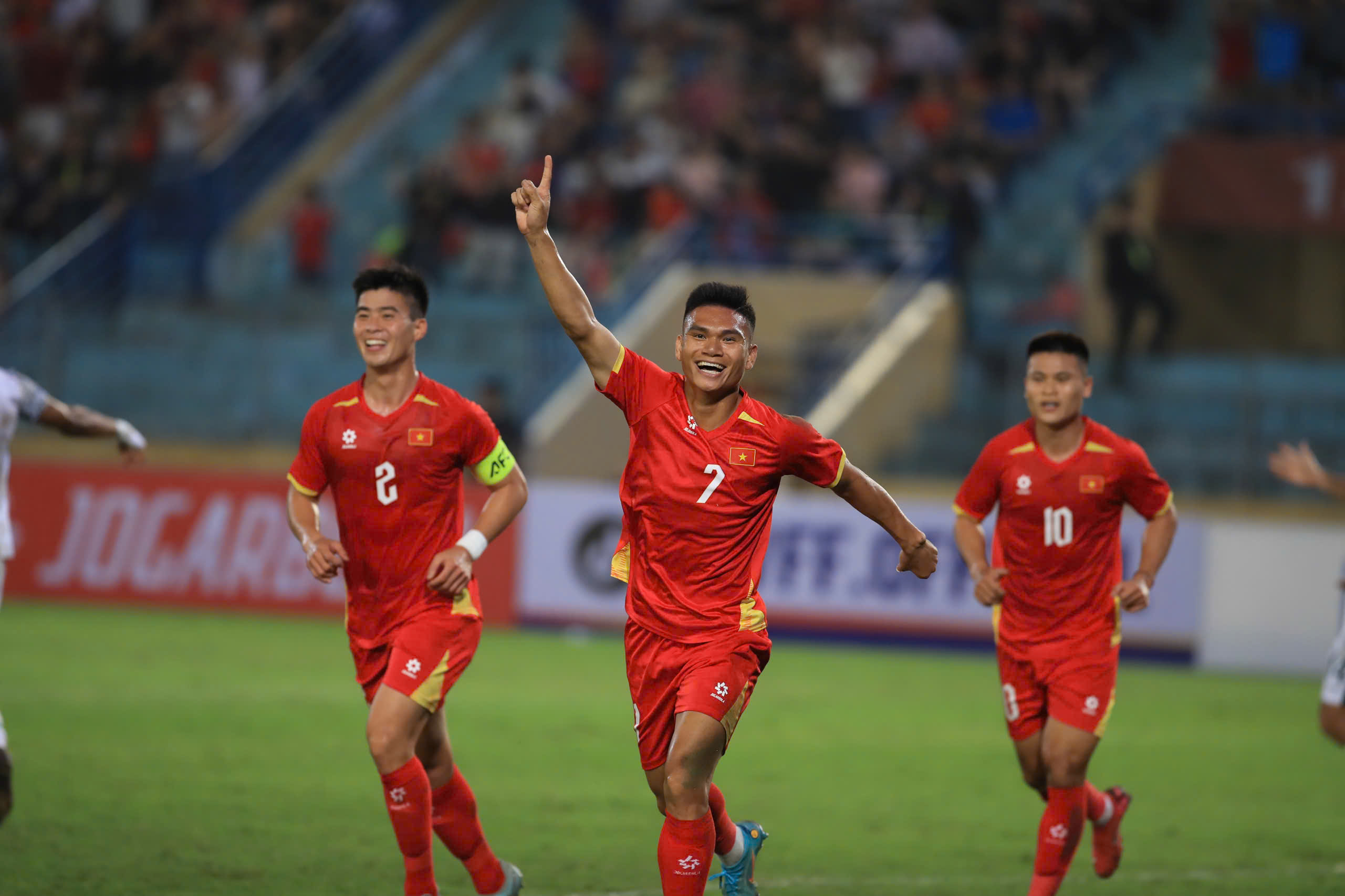 3805390798341079357 1