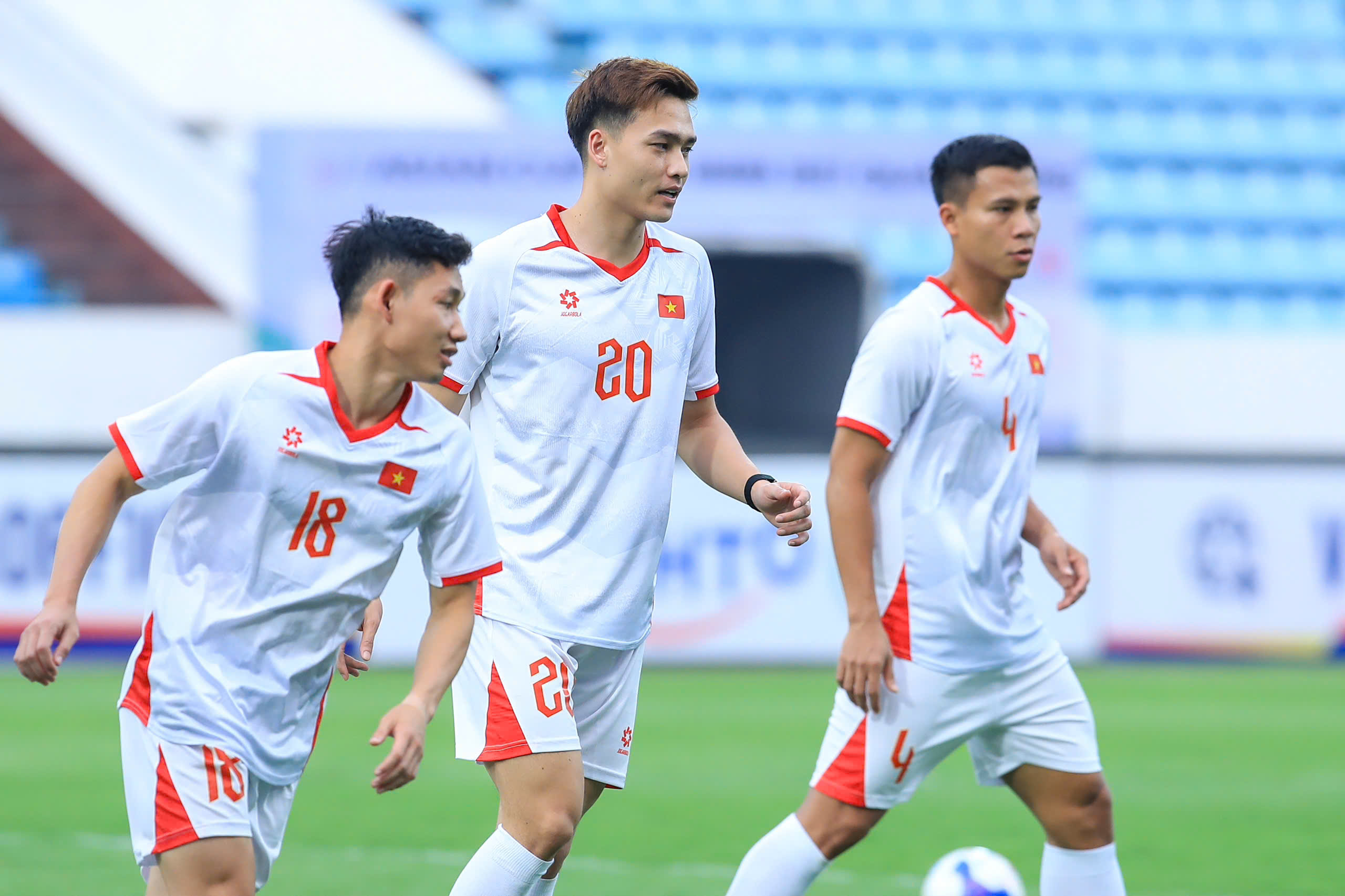 424881801046403854117