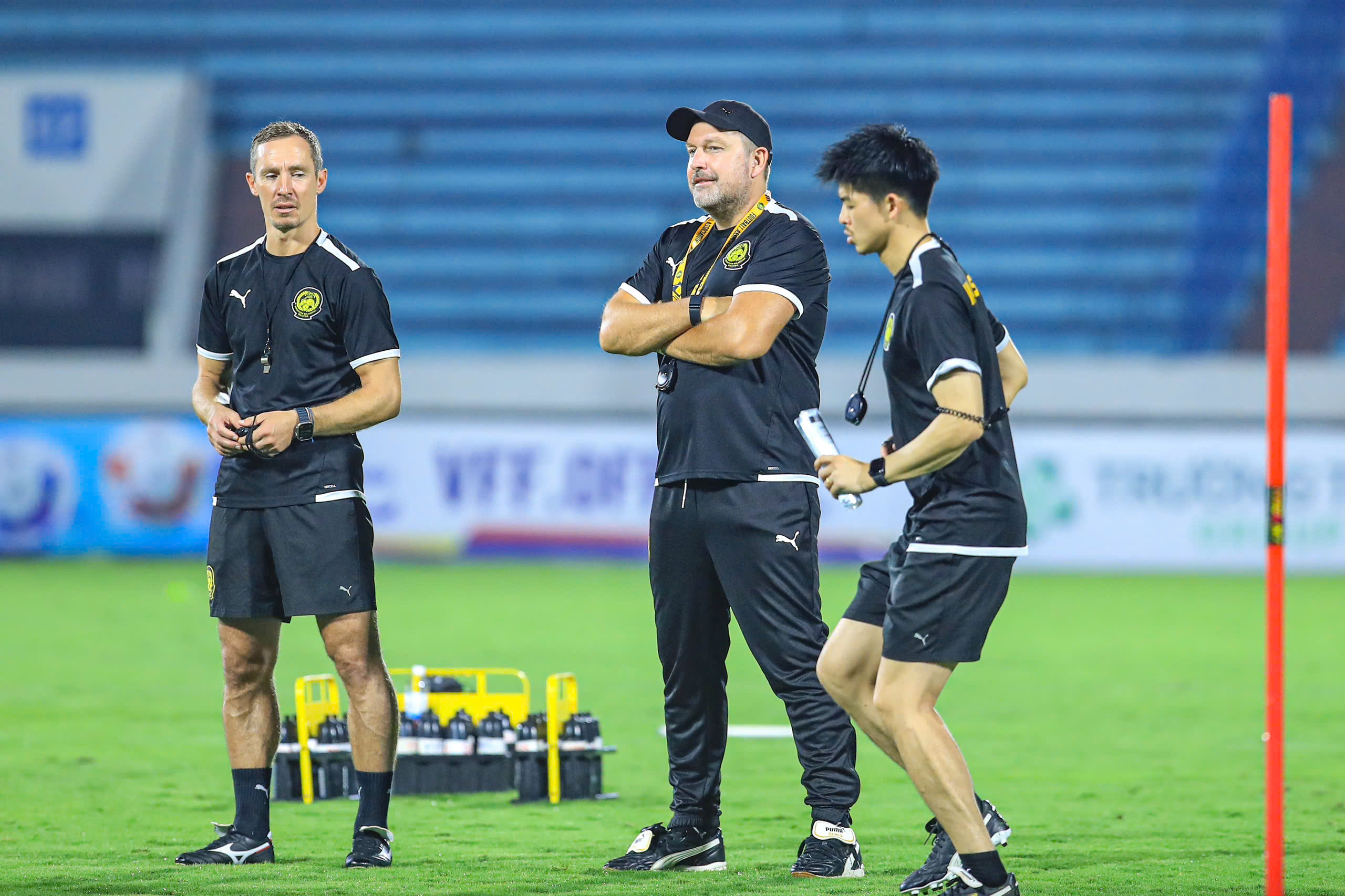 43285360747183249289