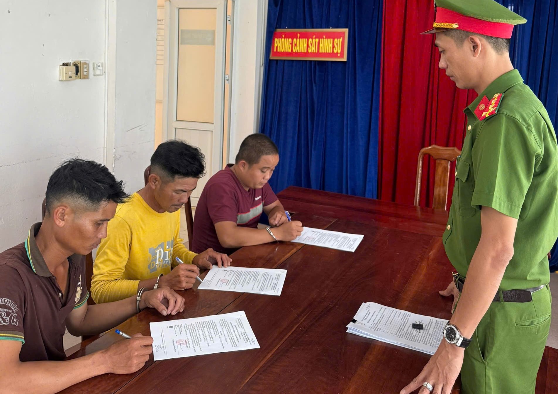 z76859516792170f074497ed1be70befff60b902dddc61