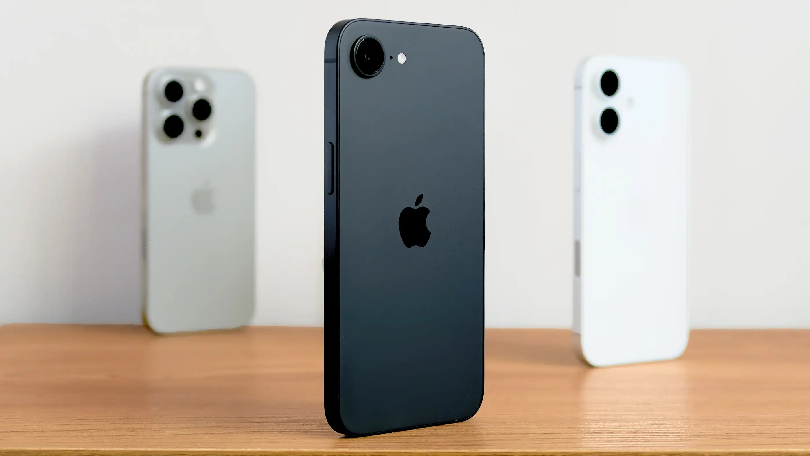 apple iphone 16e review 16 pro 16 three shot 4