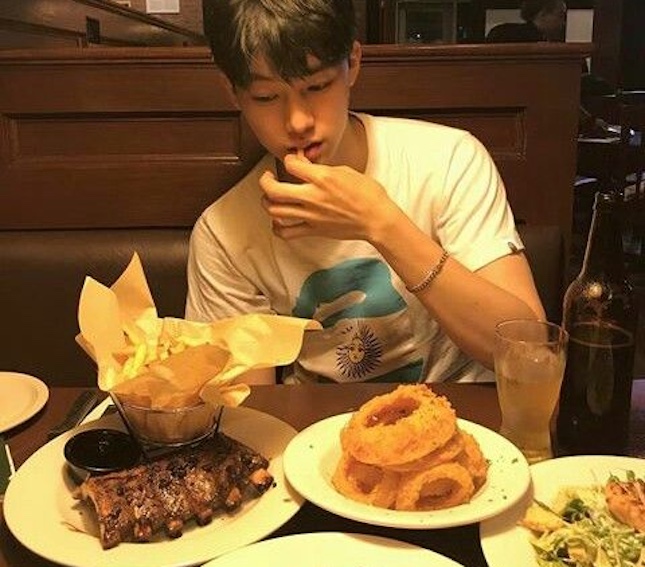 nam thanh nien 18 tuoi da nhan an ung thu dai truc trang bac si tuc gian thay 2 thu do sao khong di kham anh3