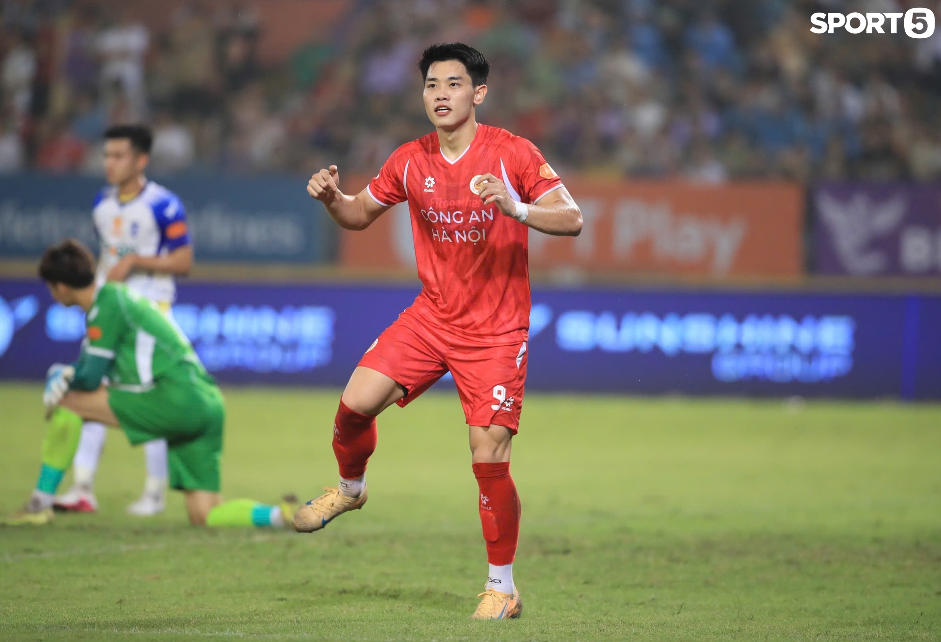 1564388325983518449 20011