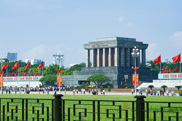 Khách Việt tò mò cảnh người dân vào Lăng Bác tập thể dục, nghe câu trả lời liền rưng rưng tự hào