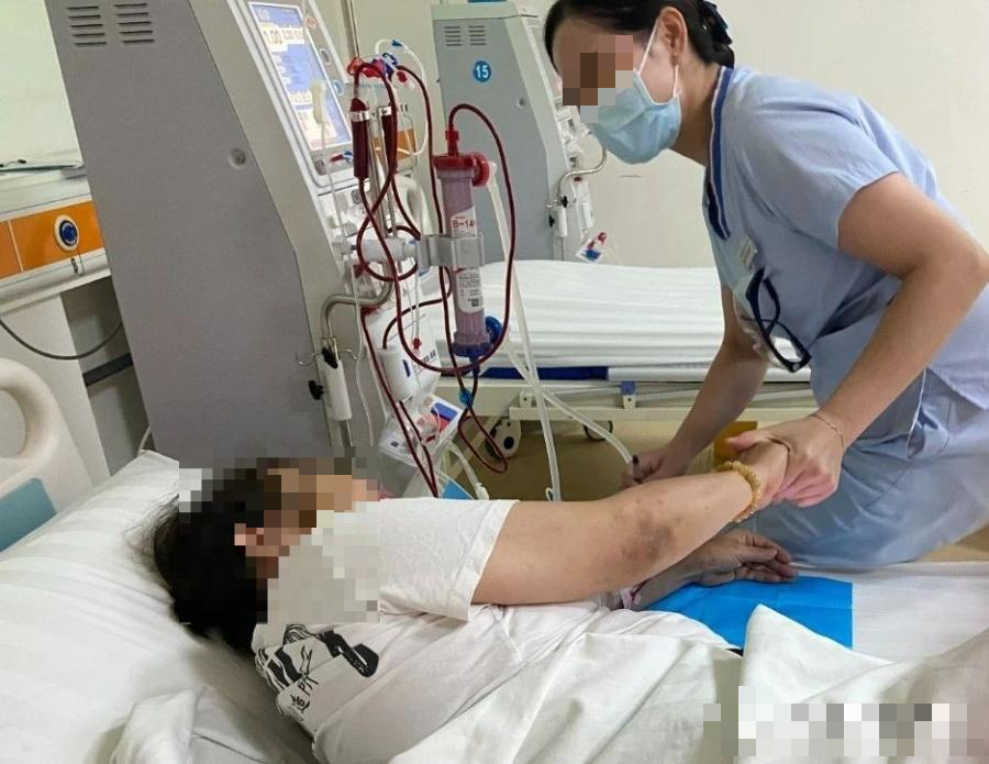 nguoi dan ong 41 tuoi bi suy than sau mot lan cam lanh ava