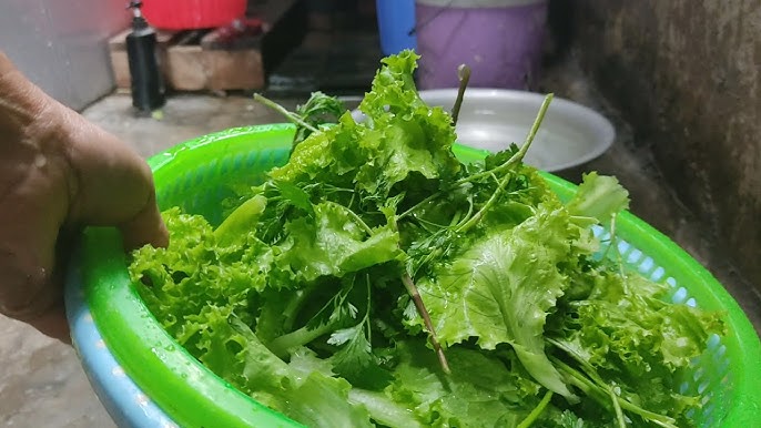 cau be 6 tuoi bam tim khap nguoi sau khi an rau song cuon thit nuong anh3
