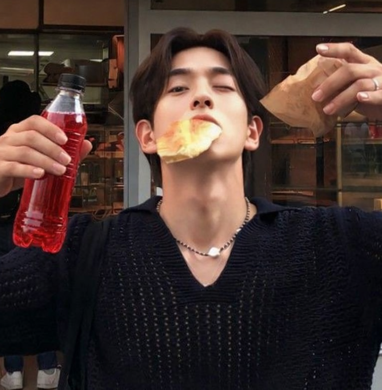 nam shipper nhap vien cap cuu sau khi uong loai nuoc van nguoi me moi khi met moi anh3