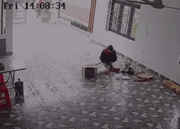  Sự “nổi loạn” của 1 shipper khiến chủ nhà không chịu nổi, cắt camera an ninh đăng lên mạng 