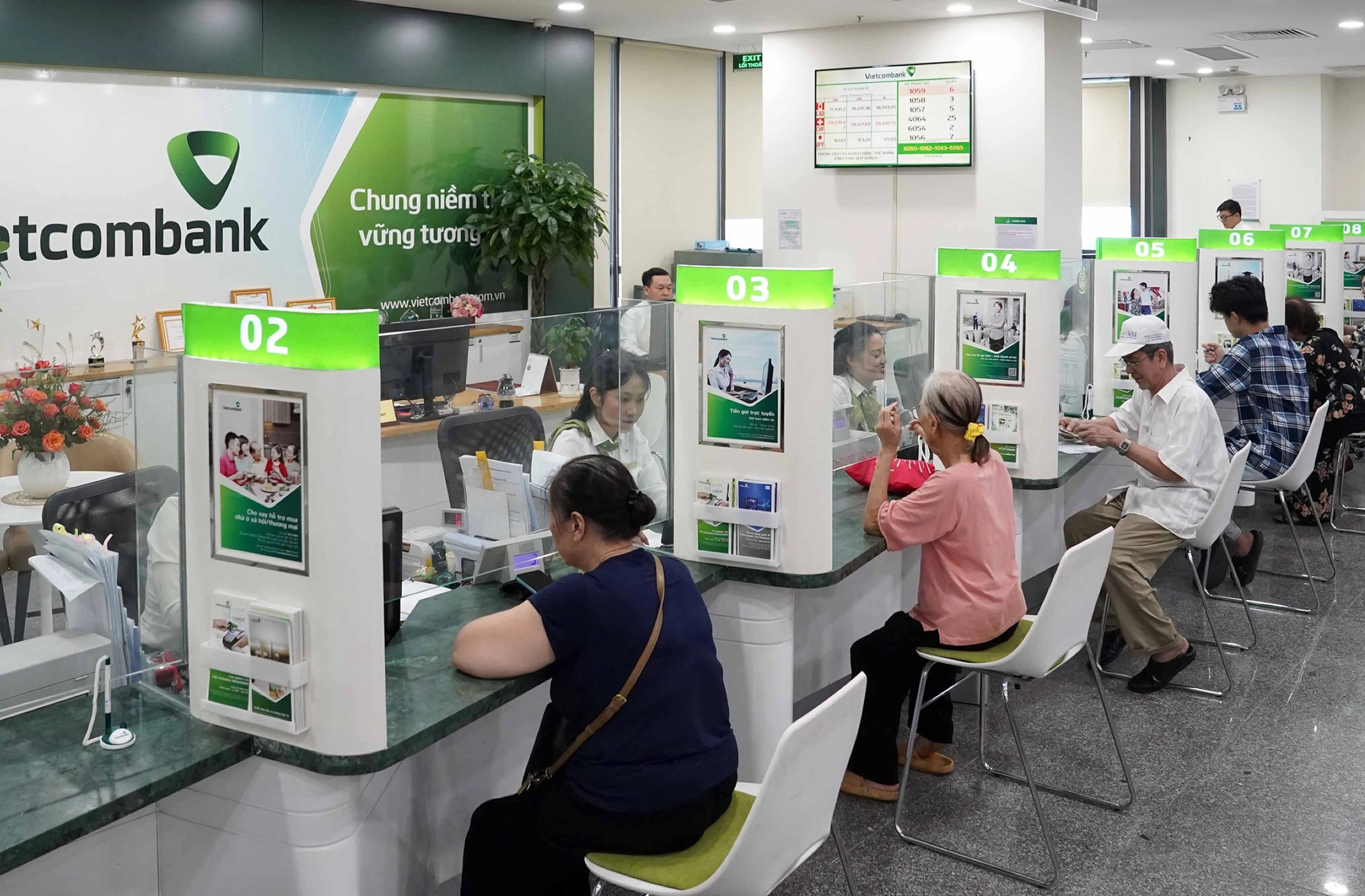 nguoi dan nhan luong huu tai ngan hang vietcombank lang ha ha noianh ngoc thang 19 17468857327691287459510 copy