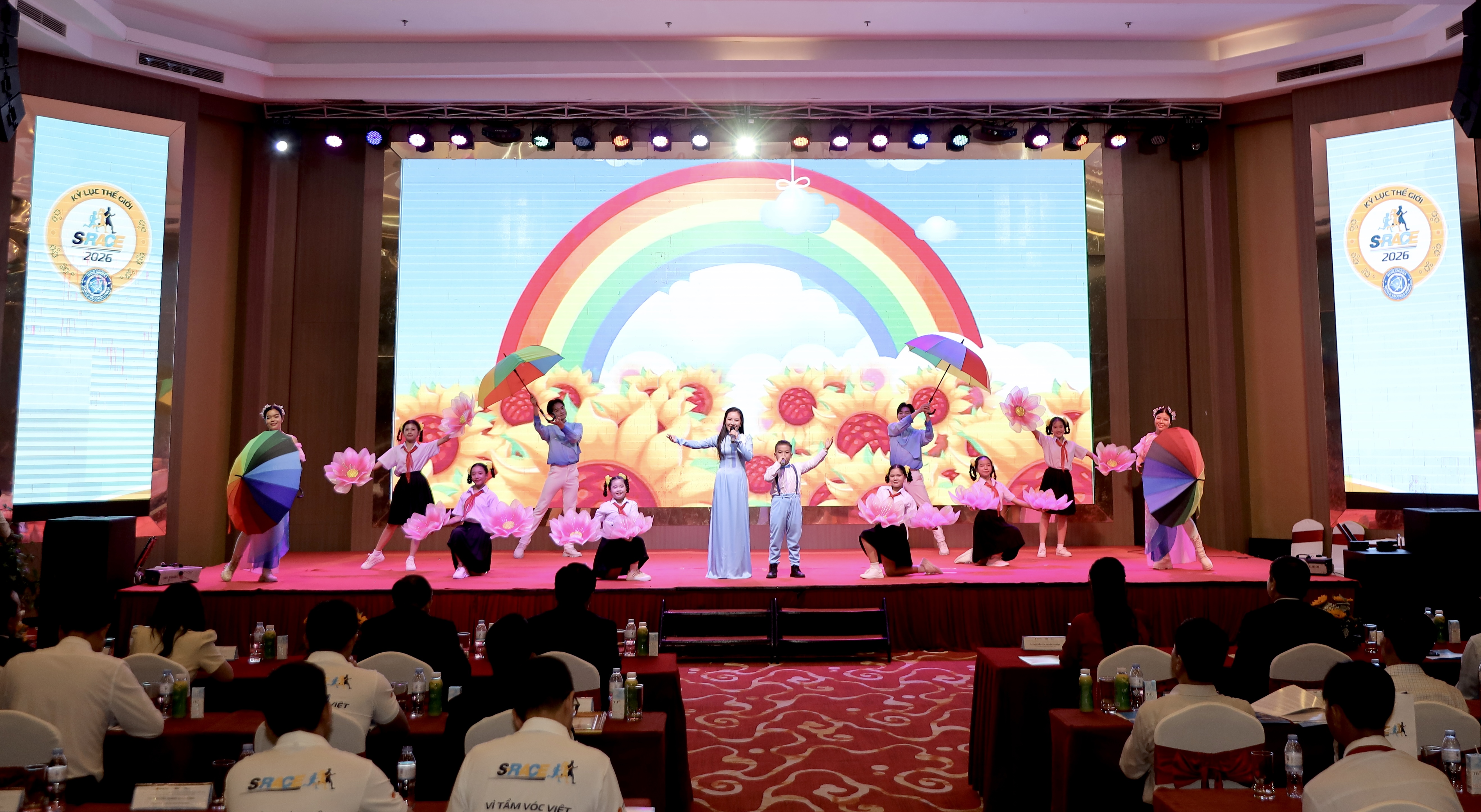 toan canh le cong bo s race 2026