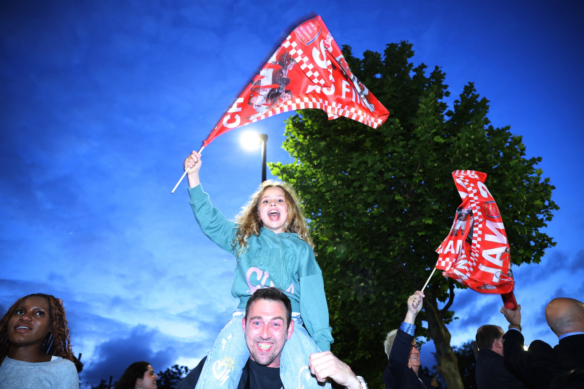 2026 arsenal fan celebrates outside 108223773975b306 17792340195191608640763