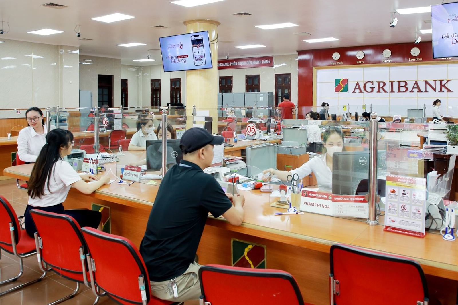 khach hang giao dich tai agribank chi nhanh son la copy