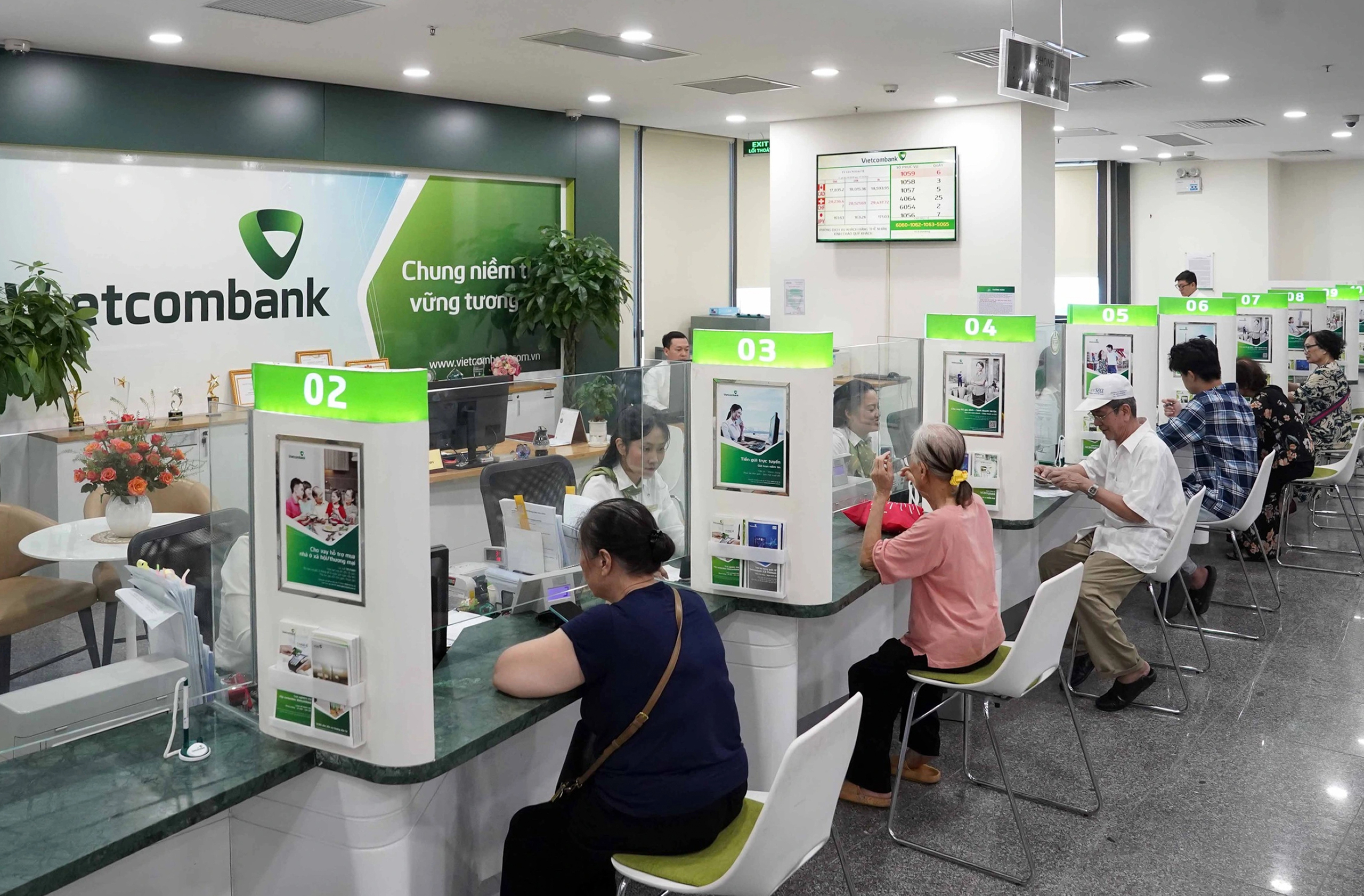 nguoi dan nhan luong huu tai ngan hang vietcombank lang ha ha noianh ngoc thang 19 17468857327691287459510 copy