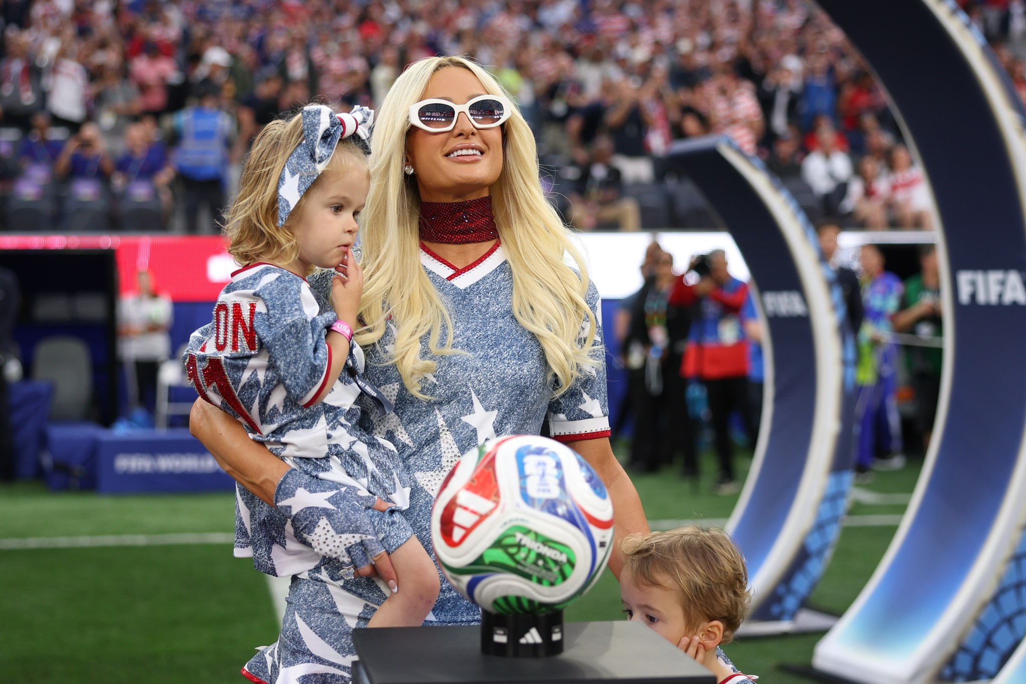 paris hilton children seen fifa 1091071408 17824693694621511843246