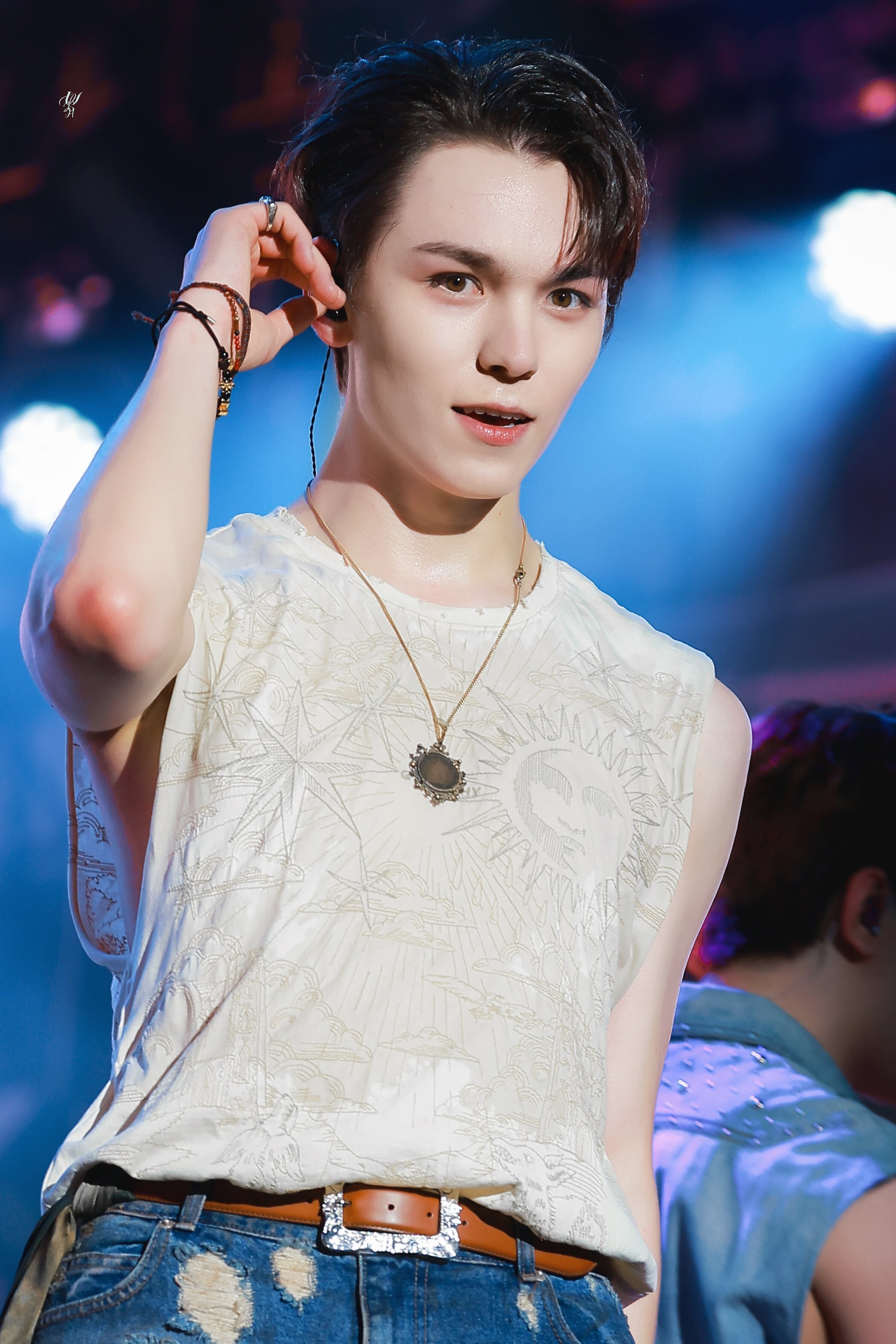 240909 seventeen vernon lollapalooza in berlin documents 1 240909 seventeen vernon lollapalooza in berlin documents 1