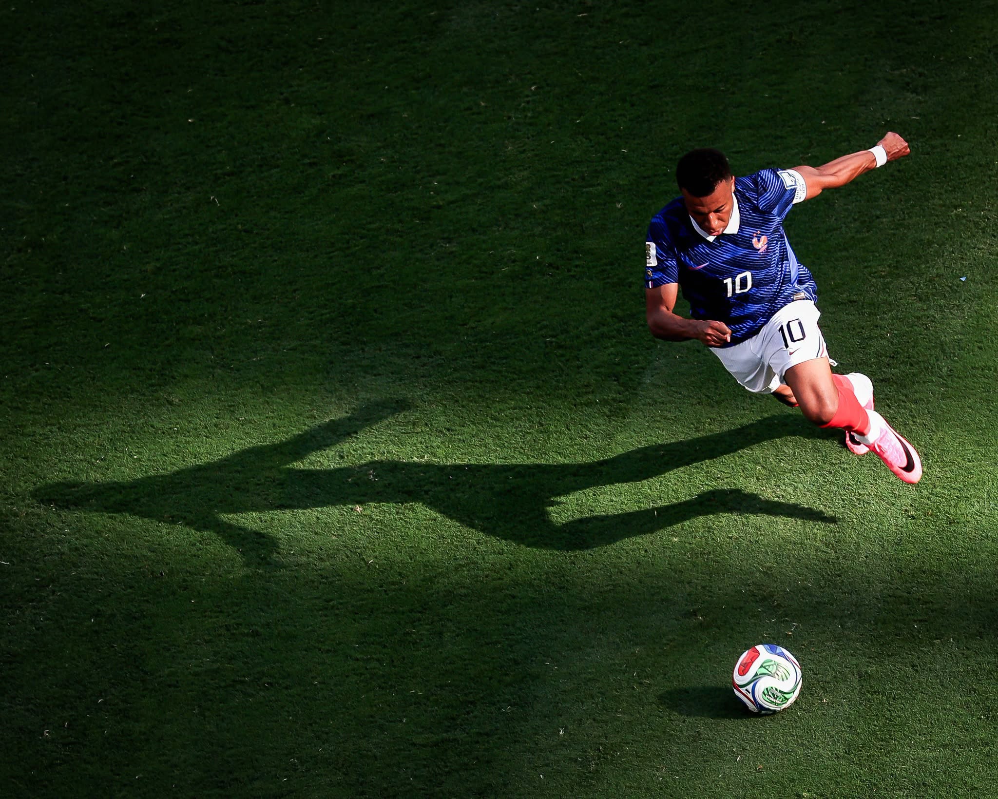 Mbappe lập kỷ lục ghi nhiều bàn thắng nhất vòng knock-out World Cup, áp sát kỷ lục 