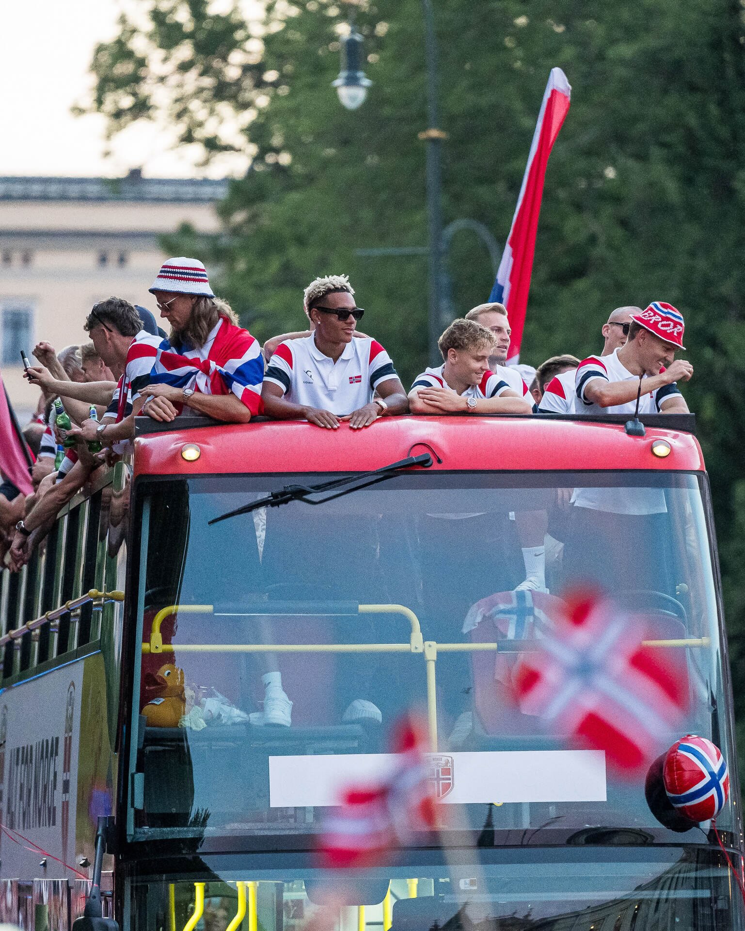 photo by herrelandslaget on july 13 2026 may be an image of one or more people bus crowd and text