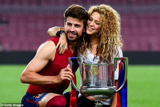 109525697 15991367 shakiraandpiquepicturedinhappiertimesin2015splitinjun a 31784566877805 17845945849651301684463