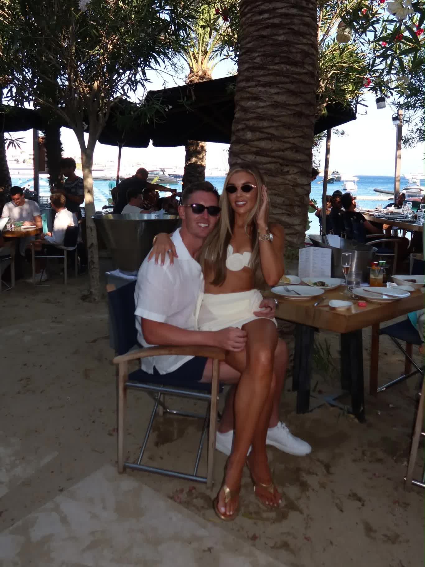 dean henderson holidays bikini clad 1097729607 1785110244066452275486