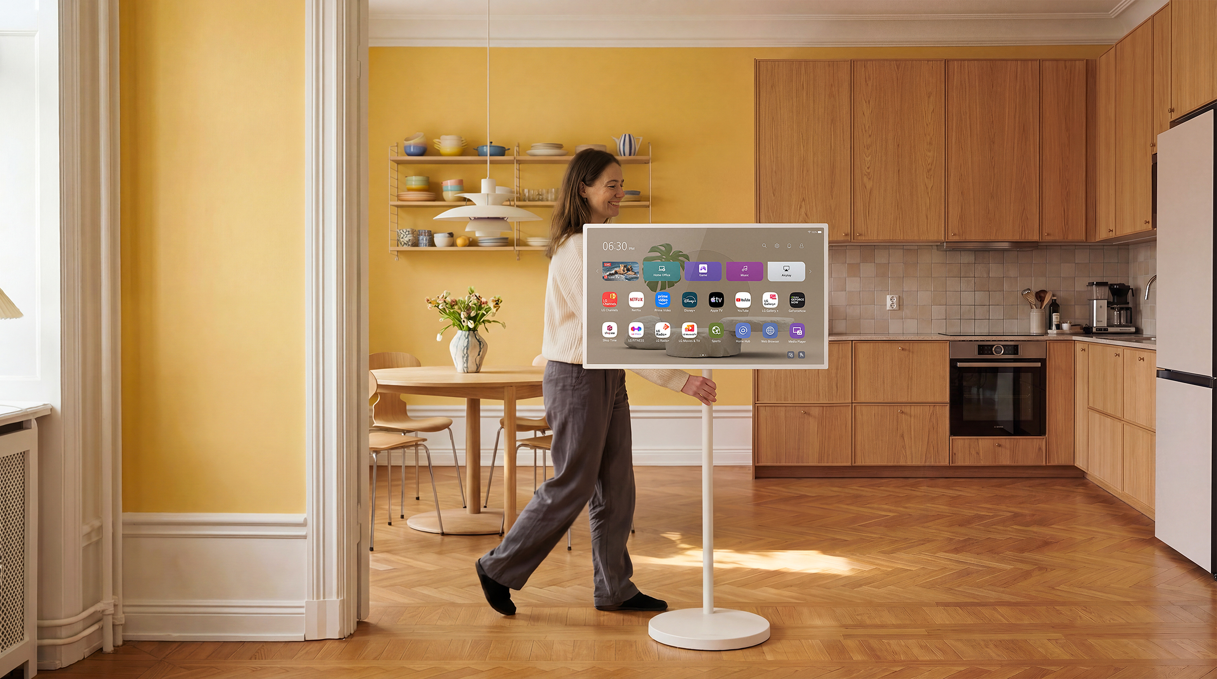 lg stanbyme2 max m23 2026 lifestyle output cut 02 copy