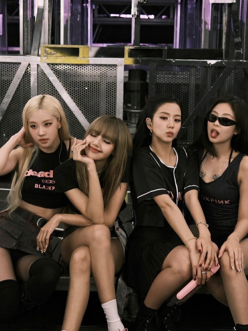 250717 jisoo instagram update with blackpink documents 1