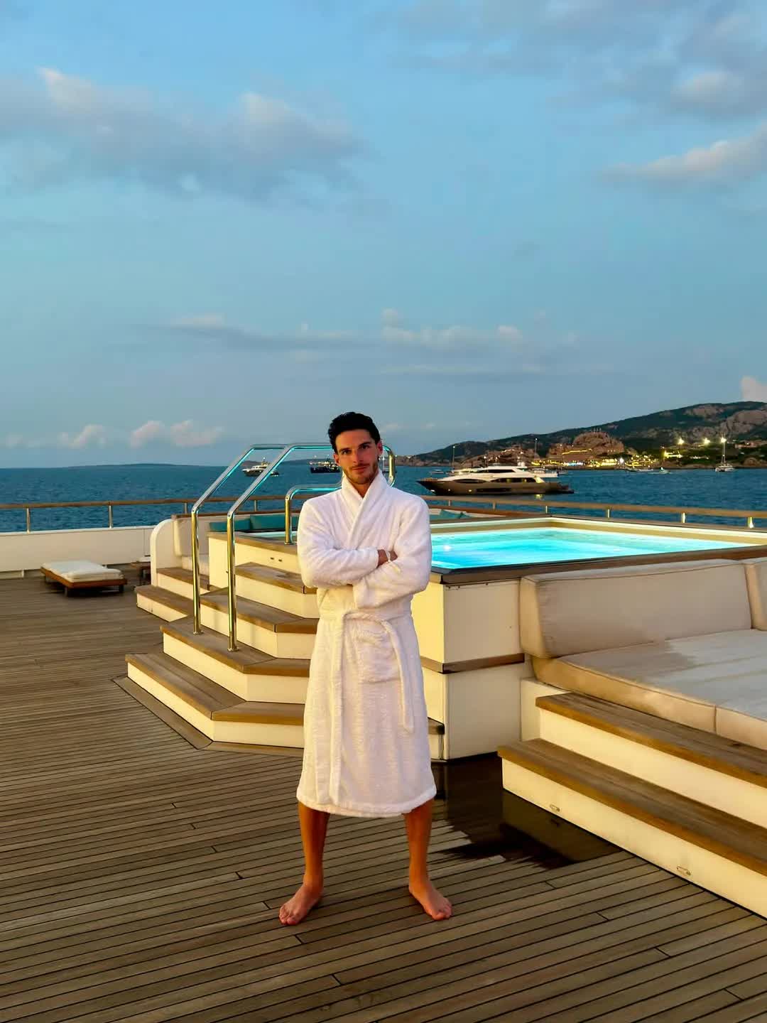 declan rice holiday pics featuring 1101018008 17866650026462106435728