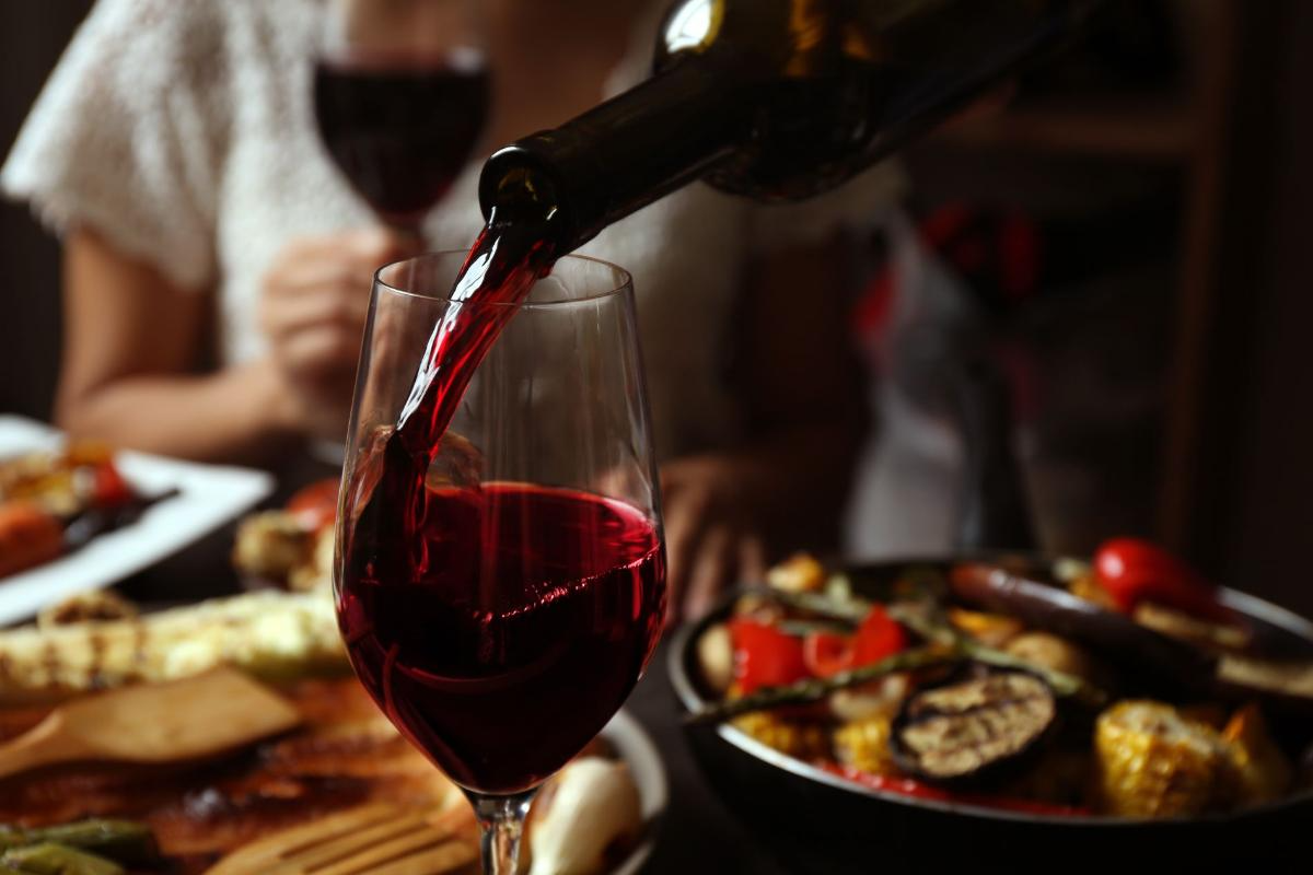 wine pour restaurant shutterstoc