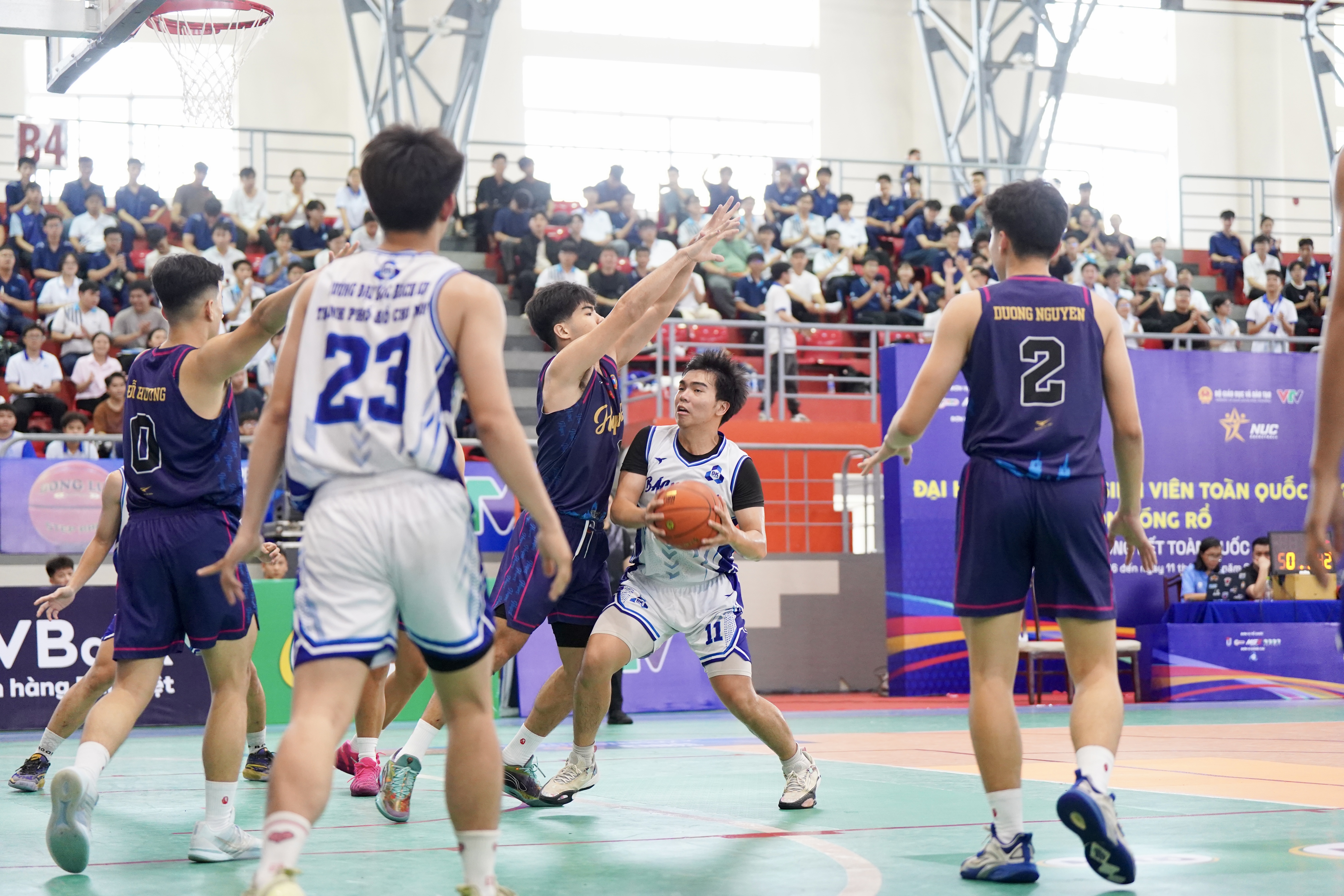 anh thi dau tran khai mac truong dai hoc bach khoa dhqg tphcm vs truong dai hoc su pham tdtt ha noi2