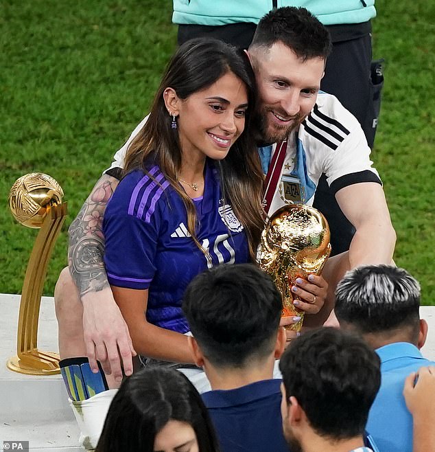 hinh anh messi an mung vo dich world cupcung vo va 3 con trai messi vo 1 1671413772 46 width634height658 17900385971491895531051