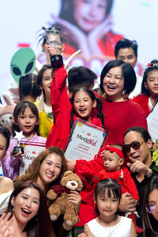 2 madame trang le tong dao dien nha san xuat chuong trinh cung quan quan model kid vietnam 2026 ta lam nhi tp ha noi
