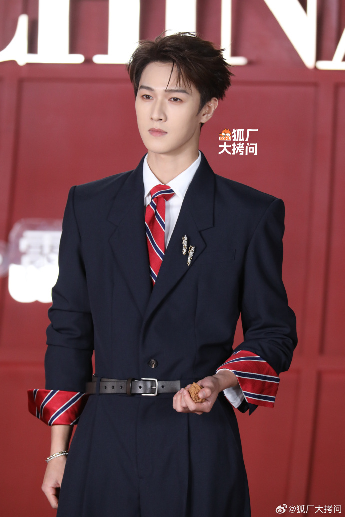 0077ahqlly1iia66vhbe7j323v35skjm