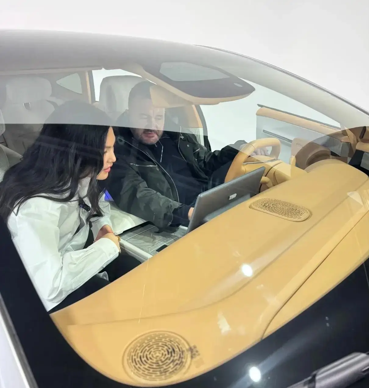 93c0c42adbc74aca9bfeee47f0353ea3 11