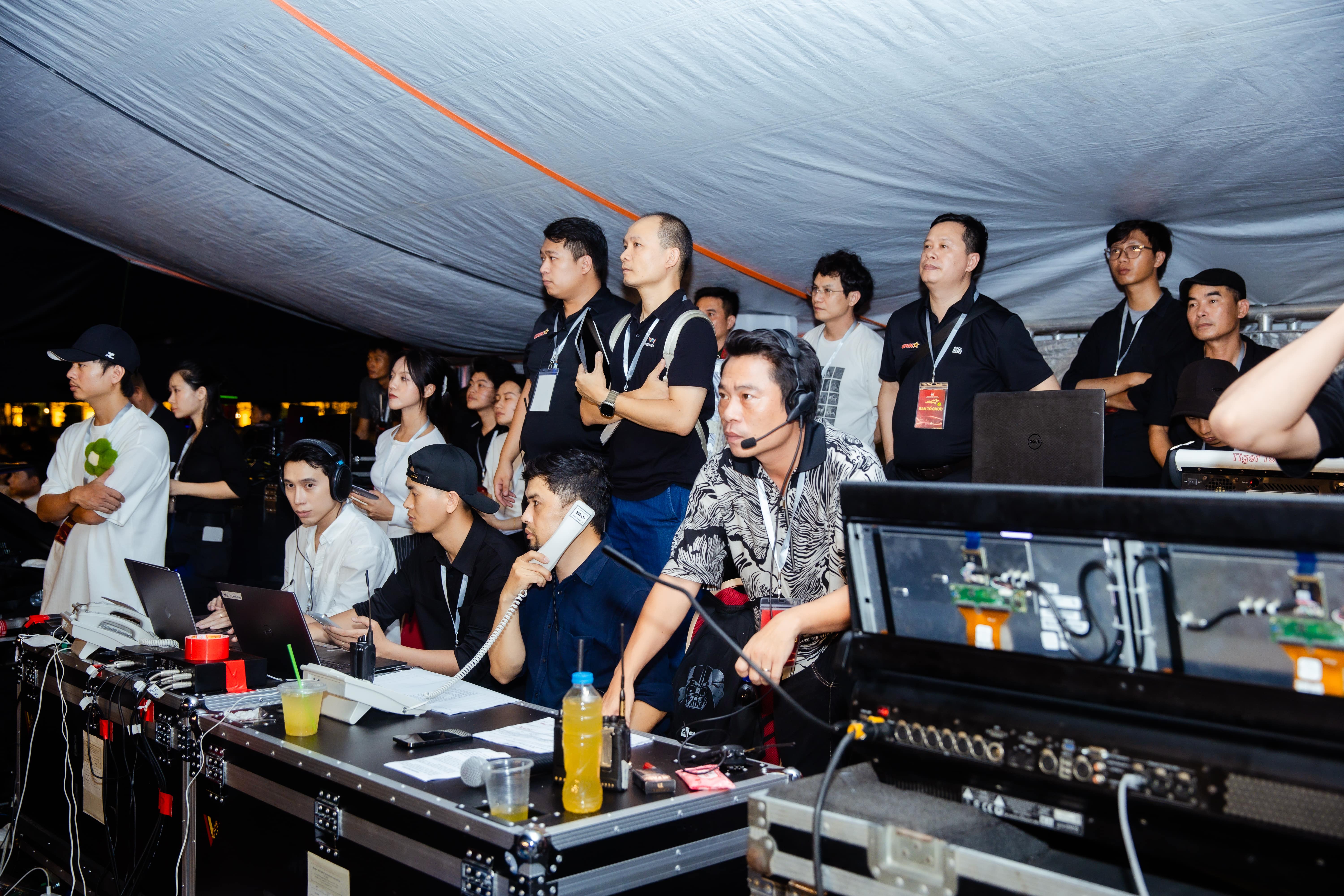 Đạo diễn Phạm Hoàng Giang tiết lộ hậu trường căng thẳng khi thực hiện Concert quốc gia, tự hào với loạt màn trình diễn có 1-0-2- Ảnh 3.
