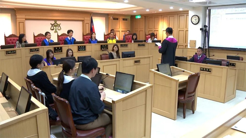 17004639048292019543299