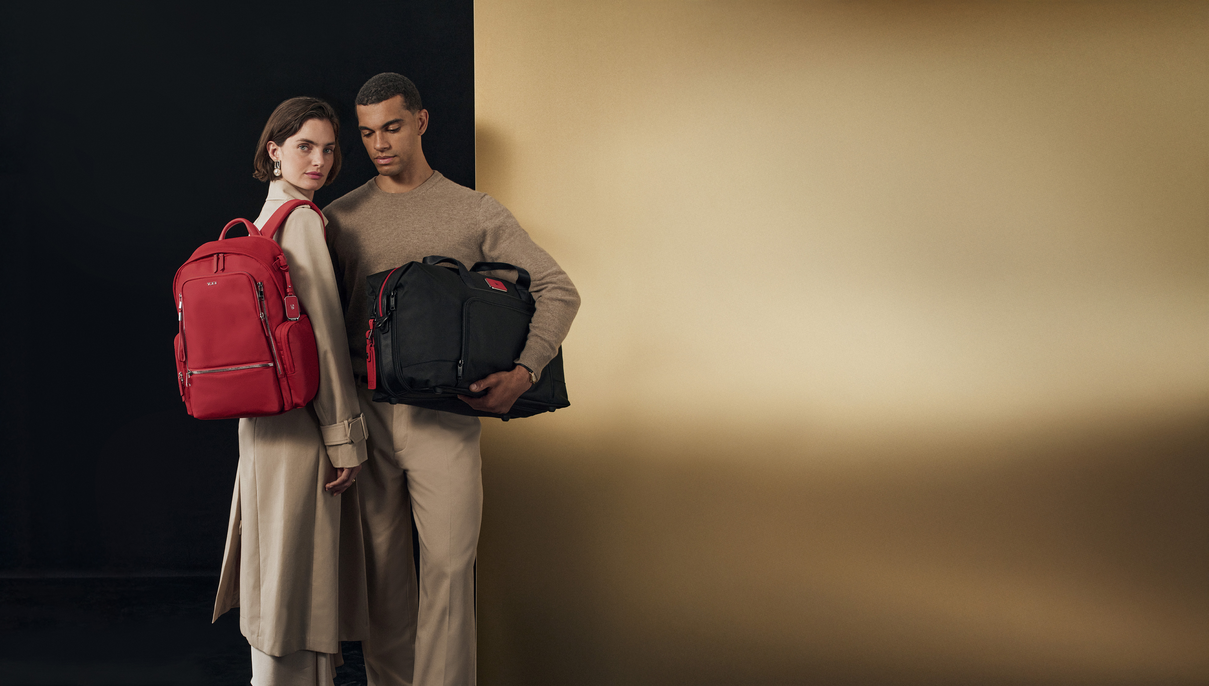 2507160503hol25quintenanddelfinatumialphadblexpstchlblackredvoyageurcelinabkpktumired122v472dpirgb